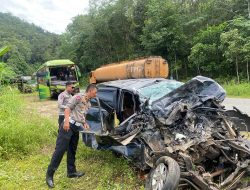 Dua Orang Tewas dalam Insiden “Adu Banteng” Bus Vs Minibus