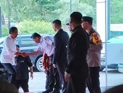 Menginap di Pontianak, Ani Sofian Sambut Jokowi di Pintu Masuk Hotel