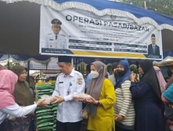 Cerita Sri, Antri Pertama untuk Belanja di Pasar Murah Pontianak