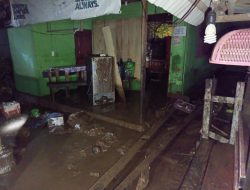 Empat Rumah Terbawa Arus Banjir