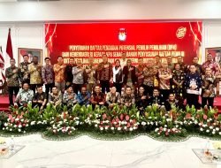 Mendagri Serahkan Daftar Penduduk Potensial Pemilih Pemilihan (DP4) ke KPU