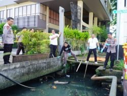 Heboh. Warga Temukan Mayat Mengambang di Parit Jalan Ketapang