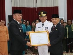 Hanya Setahun Menjabat, Samuel Digantikan Gutmen sebagai Pj Bupati Landak