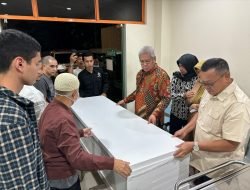 TURUT BERDUKA CITA, GUBERNUR KALBAR DAN DIRUT BANK KALBAR KUNJUNGI RS DHARMAIS