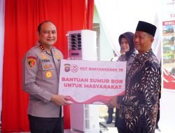 Bagi-bagi Bansos dan Bhakti Sosial Polda Kalbar kepada Warga Kalbar Jelang Hari Bhayangkara ke 78