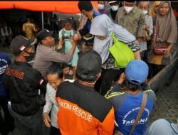 Melihat Kegigihan Lansia Ikuti Evakuasi Mandiri di Kaki Gunungapi Merapi