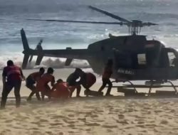 Basarnas Bali Evakuasi Turis Qatar yang Tewas Terseret Ombak di Pantai Kelingking