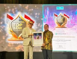 BERKINERJA APIK, BANK KALBAR KEMBALI TERIMA PENGHARGAAN TOP BANK AWARDS 2024