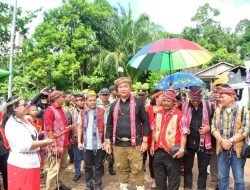 Ditandai Pemukulan Gong, Sekda Ketapang Buka Gawai Nyapat Tahun XIII Simpang Hulu