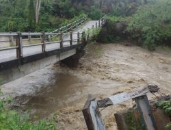 Lima Kecamatan Terdampak Banjir, Jembatan Penghubung Desa Rusak 