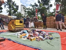 Kejari Pontianak Musnahkan Barang Bukti dari 79 Perkara