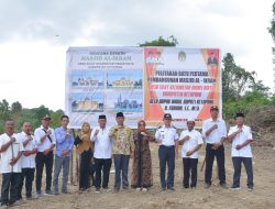 Wakil Bupati Ketapang Letakkan Batu Pertama Pembangunan Masjid Al-Ikram Desa Silat Kecamatan Manis Mata