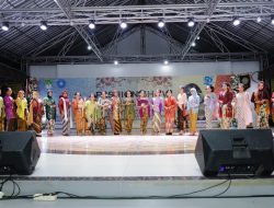 Asisten I Setda Ketapang Hadiri Fashion Show Lomba Kebaya Nasional Dalam Rangka HKG Pkk Ke-52