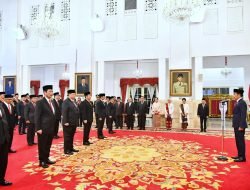 Presiden Jokowi Anugerahkan Tanda Jasa dan Kehormatan kepada 64 Tokoh Nasional