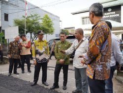 Ani Sofian Tinjau Peninggian Aspal Jalan Tanjung Raya II