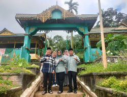 Usai Mencoblos, Ria Norsan dan Istri Berziarah ke Makam Opu Daeng Manambon