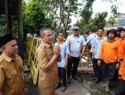 Berikan Reward, Pj Wako Puji Dedikasi Pasukan Oranye Jaga Kebersihan