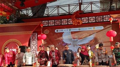 Festival Cap Go Meh 2025 resmi dibuka dengan Pekan Promosi dan Kuliner di Panggung Cap Go Meh, Jalan Diponegoro, Kota Pontianak, Kamis (6/2/2025). Foto: Fakta Kalbar/Mario