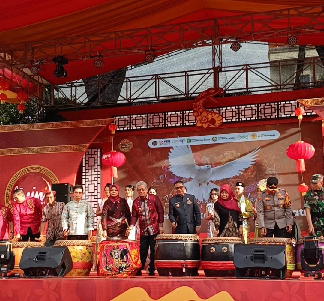 Festival Cap Go Meh 2025 resmi dibuka dengan Pekan Promosi dan Kuliner di Panggung Cap Go Meh, Jalan Diponegoro, Kota Pontianak, Kamis (6/2/2025). Foto: Fakta Kalbar/Mario