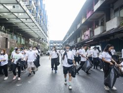 Peringati Hari Peduli Sampah Nasional, Aston Pontianak Kolaborasi Aksi Bersih-Bersih Jalan Gajah Mada