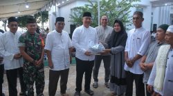 Bupati Ketapang, Alexander Wilyo, S.STP, M.Si, melakukan kunjungan perdana ke Kecamatan Kendawangan dalam rangka Safari Ramadhan dan buka puasa bersama masyarakat di kediaman H. Eryanto Harun, Kendawangan, Jumat (8/3).