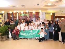 Aston Pontianak, EF Pontianak, dan Dompet Ummat Berbagi Kebahagiaan dengan Anak Yatim & Dhuafa