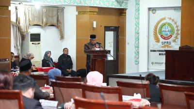 Sekretaris Daerah Kota Pontianak, Amirullah, menyampaikan pandangan umum terkait Rancangan Peraturan Daerah (Raperda) Percepatan Penanggulangan Tuberkulosis dalam Rapat Paripurna di Gedung DPRD Kota Pontianak, Kamis (6/3/2025).