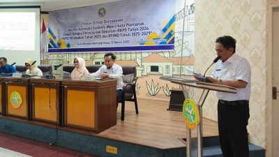 Wakil Wali Kota Pontianak, Bahasan, membuka Focus Group Discussion (FGD) "Asumsi Kerangka Ekonomi Makro Kota Pontianak" di Aula Rohana Muthalib BAPPERIDA Kota Pontianak, Rabu (12/3/2025).