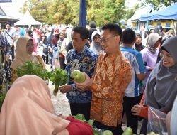 Warga Antusias Serbu Pasar Murah di Pontianak Timur