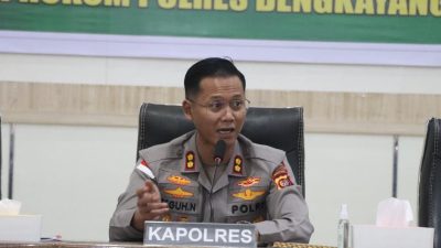 Kapolres Bengkayang, AKBP Teguh Nugroho, berbicara dalam rapat koordinasi lintas sektoral terkait pengamanan Idul Fitri 1446 H di Aula Tunggal Panaluan, Mapolres Bengkayang.