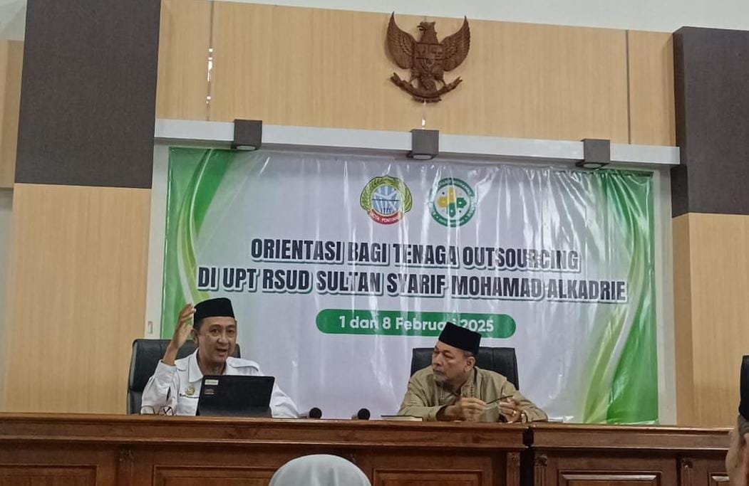 Ketua Baznas Kota Pontianak memberikan sosialisasi zakat, infaq, dan sedekah di RSUD Sultan Syarif Mohamad Alkadrie, Kamis (20/3/2025), guna meningkatkan kesadaran masyarakat dan memudahkan pembayaran zakat melalui gerai serta layanan online.