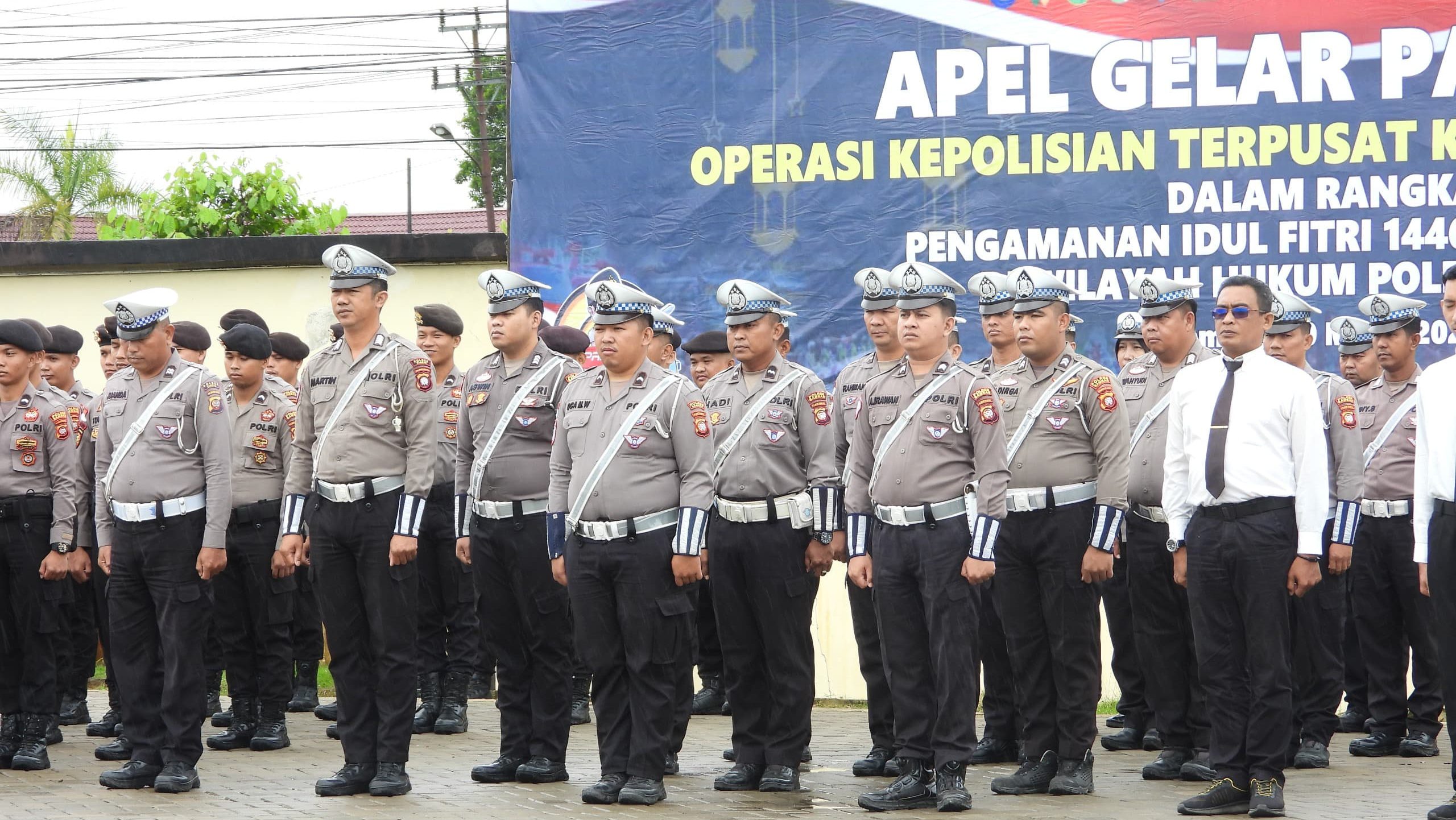 Kepolisian Resor (Polres) Sambas menggelar Apel Operasi Ketupat Kapuas 2025 di halaman Mapolres Sambas pada Kamis (20/3/2025).