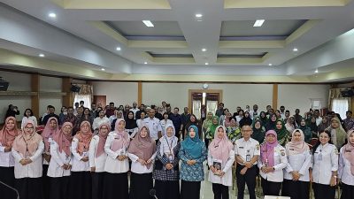 Foto bersama peserta Lokakarya Lintas Sektor terkait Laporan Evaluasi Implementasi Perda Nomor 10 Tahun 2010 tentang Kawasan Tanpa Rokok (KTR).