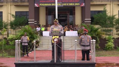 Kapolres Kubu Raya, AKBP Wahyu Jati Wibowo pimpin Apel Gelar Pasukan Operasi Ketupat 2025 di Halaman Mapolres Kubu Raya, Kamis (20/3/2025) Foto: (Humas Polres Kubu Raya)