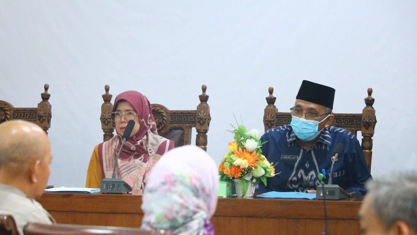 Sekretaris Daerah (Sekda) Kota Pontianak, Amirullah dalam FGD Rakor Perumusan Perwa Batas Jam Malam Bagi Anak di Aula Abdul Muis Amin, Kantor Bapperida, Kota Pontianak, Jumat (21/3/2025). Foto: (Kominfo Pemkot Pontianak)