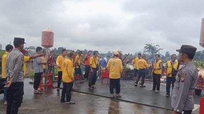 Polres Kubu Raya mengawal prosesi sembahyang Cheng Beng yang dilakukan oleh masyarakat Tionghoa, Jumat (21/3/2025). Foto: (Humas Polres Kubu Raya)