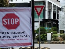 Pemasangan Plang di Jalan Firdaus Singkawang Dapat Kritik dari Warga