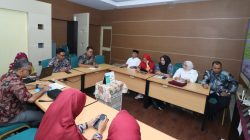 Komisi IV DPRD Kabupaten Sambas melakukan kunjungan kerja ke Dinas Kesehatan Kota Pontianak, Jumat (21/3/2025), untuk memperdalam wawasan mengenai strategi efektif dalam pembangunan kesehatan, terutama dalam penanganan stunting. Foto: (Dok. Ist)