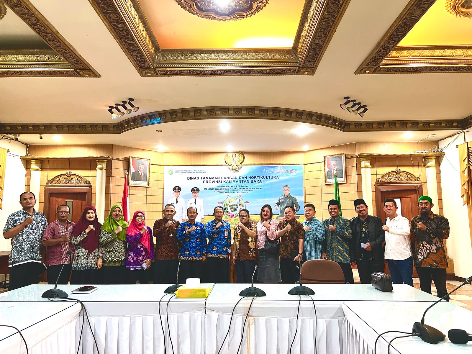 Komisi II DPRD dipimpin oleh Ketua Komisi II DPRD Sambas, Erwin Johana, lakukan konsultasi ke Dinas Tanaman Pangan dan Hortikultura (TPH) Provinsi Kalimantan Barat pada Jumat, (21/3/ 2025). Foto: (Dok. Ist).