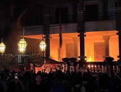 Gedung DPRD Kota Malang Menyala! Diduga Terbakar Akibat Lemparan Molotov