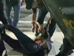 Massa Aksi Demo Tolak UU TNI Diamankan Polisi Surabaya