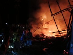 Dua Rumah Warga Kuala Dua Ludes Terbakar
