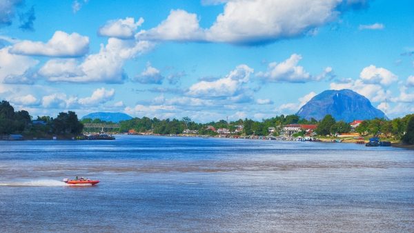 Pemandangan Kabupaten Sintang -- Kabupaten Sintang Menjadi Daerah dengan Udara Terbersih Nomor 3 di Indonesia dan Urutan ke – 6 se-Asia Tenggara. Foto: dpmptsp.sintang.go.id