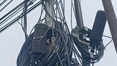 Walikota Pontianak Desak PLN,Telkom dan Vendor Internet Tertibkan Tiang dan Kabelnya