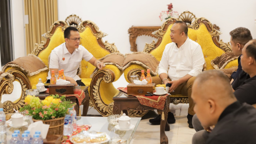 Kunjungan Kepala BIN Kalbar, Brigjen Pol Yusuf Saprudin, disambut Bupati Ketapang Alexander Wilyo pada Selasa malam (22/04). Foto: HO/Faktakalbar.id