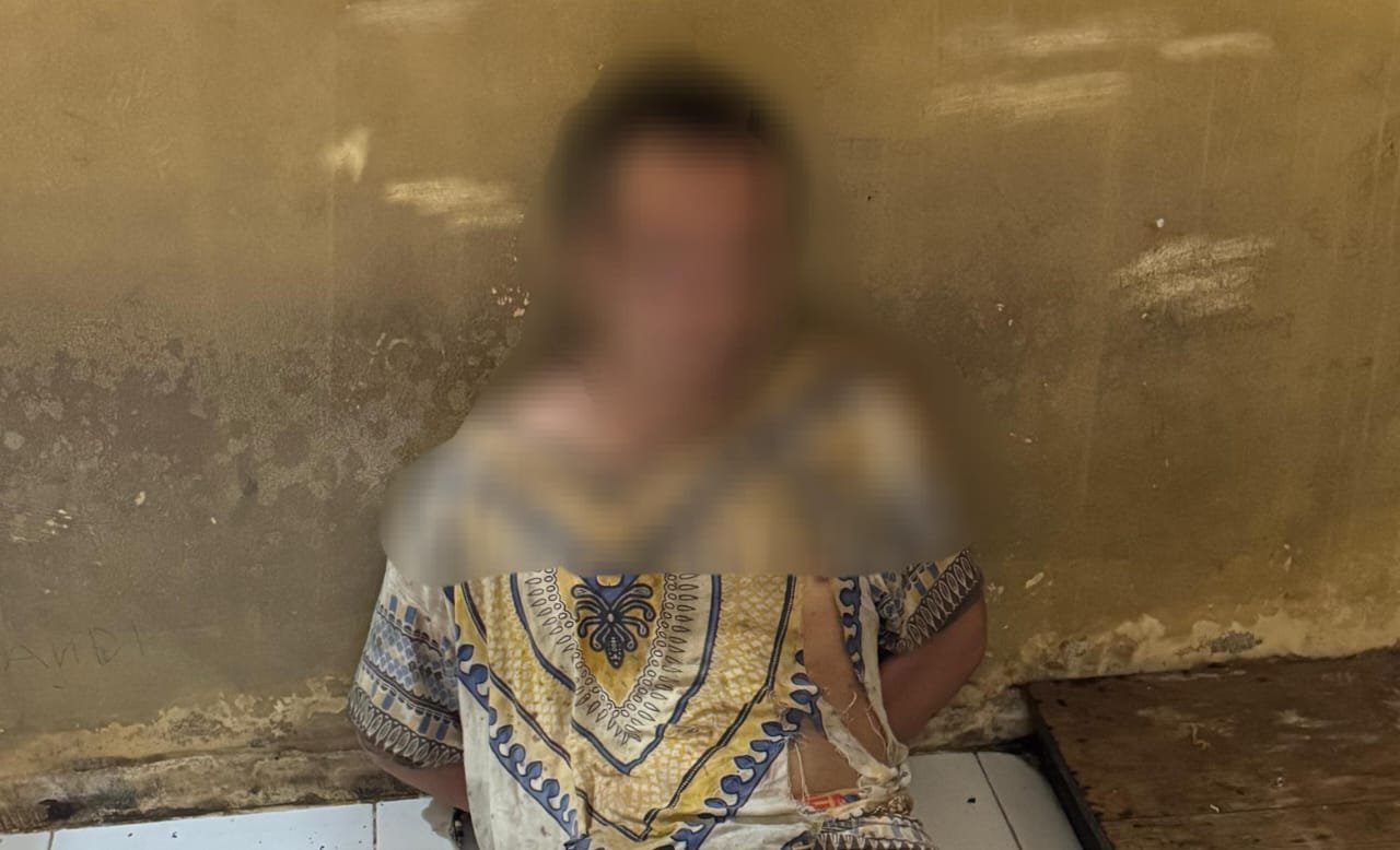 KD (40) pelaku pembunuhan di Sebawi Sambas. (ist)