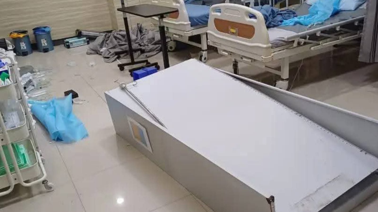 Foto ruangan di klinik Klinik Nusa Medika Pratama di Pecatu, Kuta Selatan, Bali yang tampak rusak akibat dari mengamuknya WNA Amerika Serikat pada Sabtu (12/5/2025). Foto: Ist.