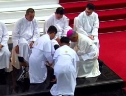 Ibadah Kamis Putih di Katedral Santo Yosef: Makna Pelayanan dan Kasih Perjamuan Terakhir