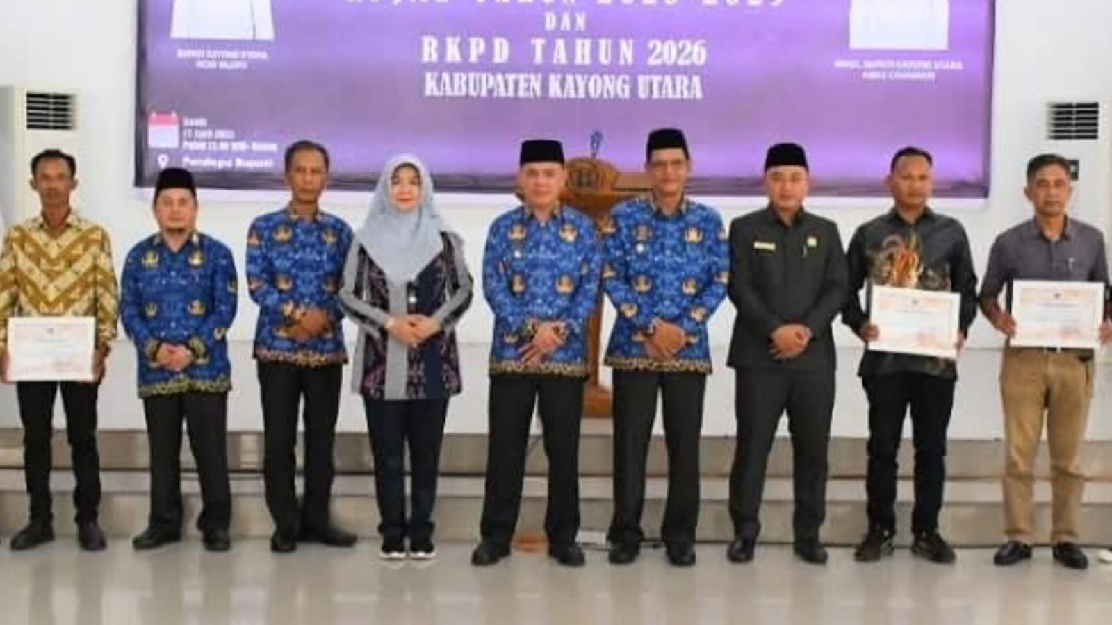 Foto bersama usai kegiatan Musrenbang kabupaten Kayong Utara dalam rangka penyusunan RPJMD tahun 2025-2029. Foto: Prokopim/Faktakalbar.id