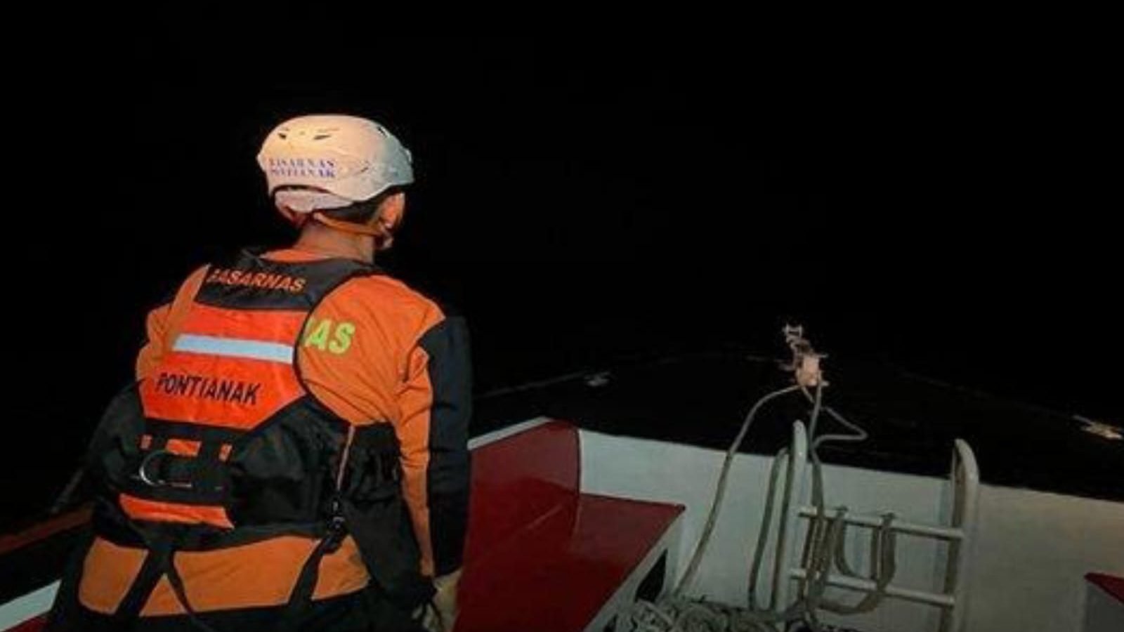 Foto pencarian 3 ABK asal Pontianak di perairan Padang tikar, kecamatan Batu Ampar kabupaten Kubu Raya yang masih berlanjut (ist)